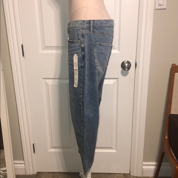 No longer available - Banana Republic Light Blue Barrel Ankle Jeans. Size 32/14 - Picture 2 of 7